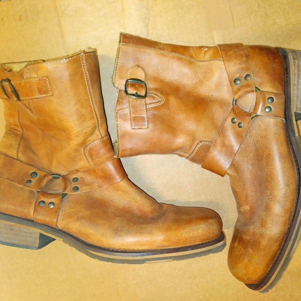 Mens boots size 11